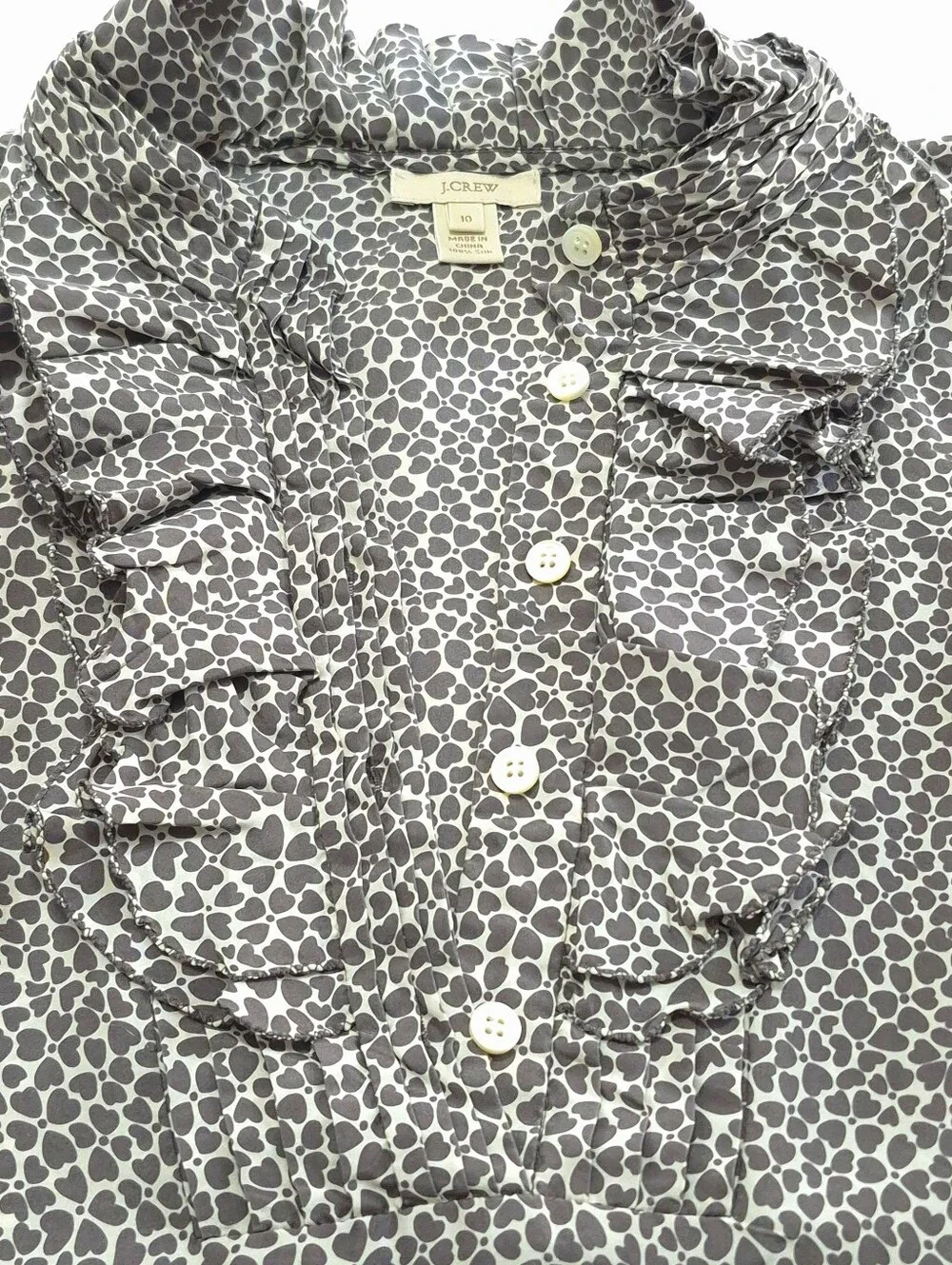J.CREW 100% Silk Ruffle Neck Sleeveless Blouse Top Heart Print Gray Size 10 Used